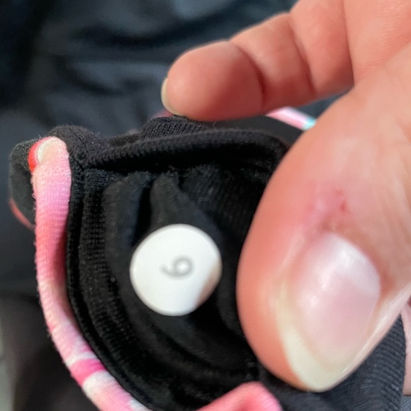 Lululemon black capri pant - Picture 7 of 8